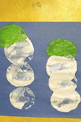 How to Make Adorable Snowman Art for Kids Add the snowmans hat using the smaller potato.